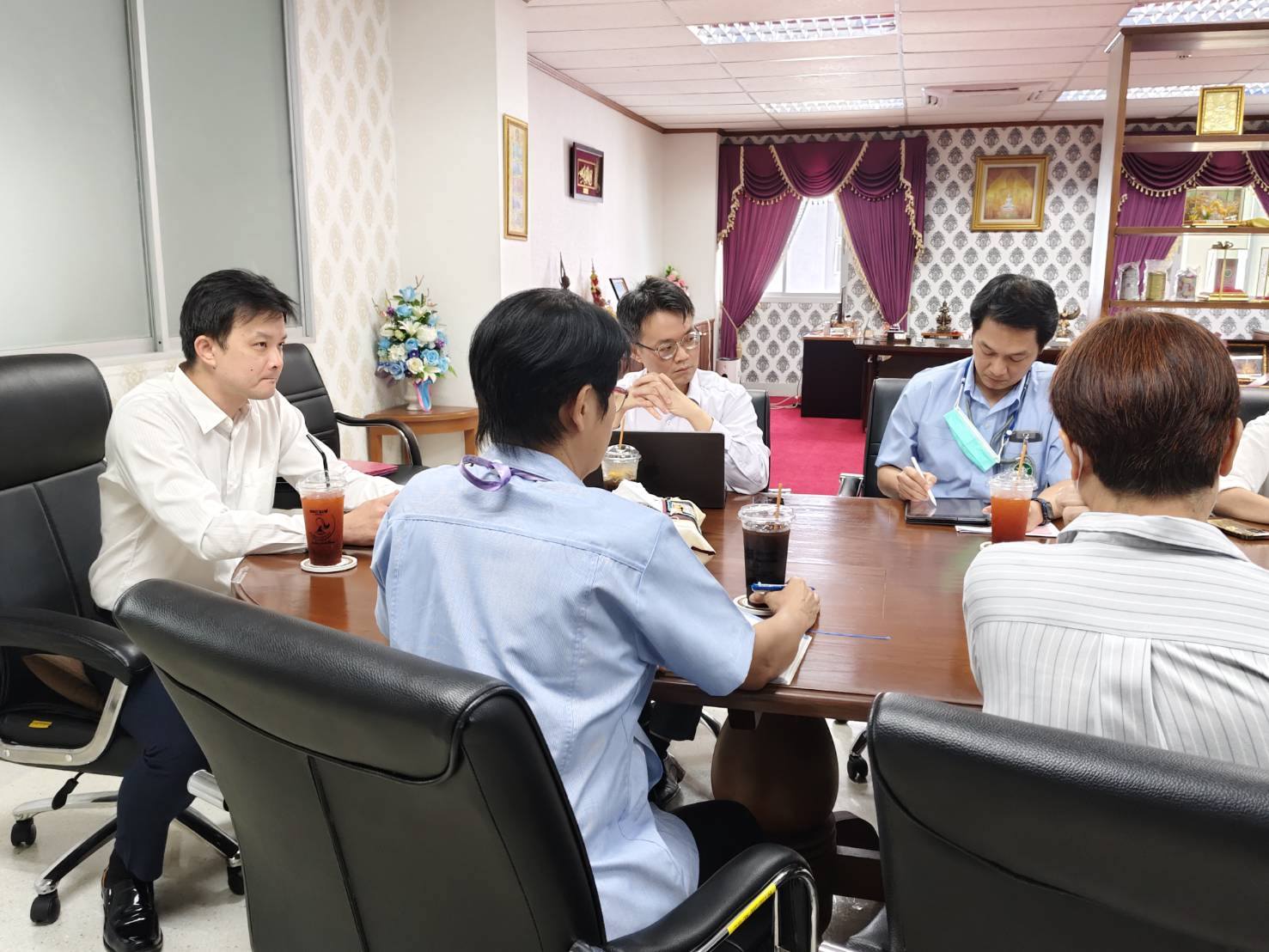 ร่วมประชุมคณะกรรมการบริหารหน่วยบริการ ประจำเดือนมิถุนายน ในวันที่ 19 มิถุนายน 2568 ณ ห้องประชุมผู้อำนวยการ โรงพยาบาลมะเร็งลำปาง