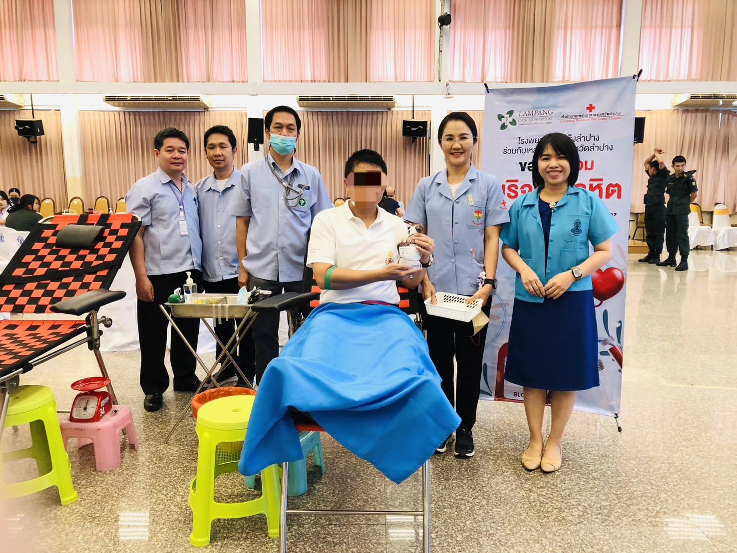 โรงพยาบาลมะเร็งลำปาง พร้อมด้วยเจ้าหน้าที่ ร่วมกับเหล่ากาชาดจังหวัดลำปาง ออกหน่วยเคลื่อนที่เพื่อรับบริจาคโลหิต ณ โรงเรียนลำปางกัลยาณี