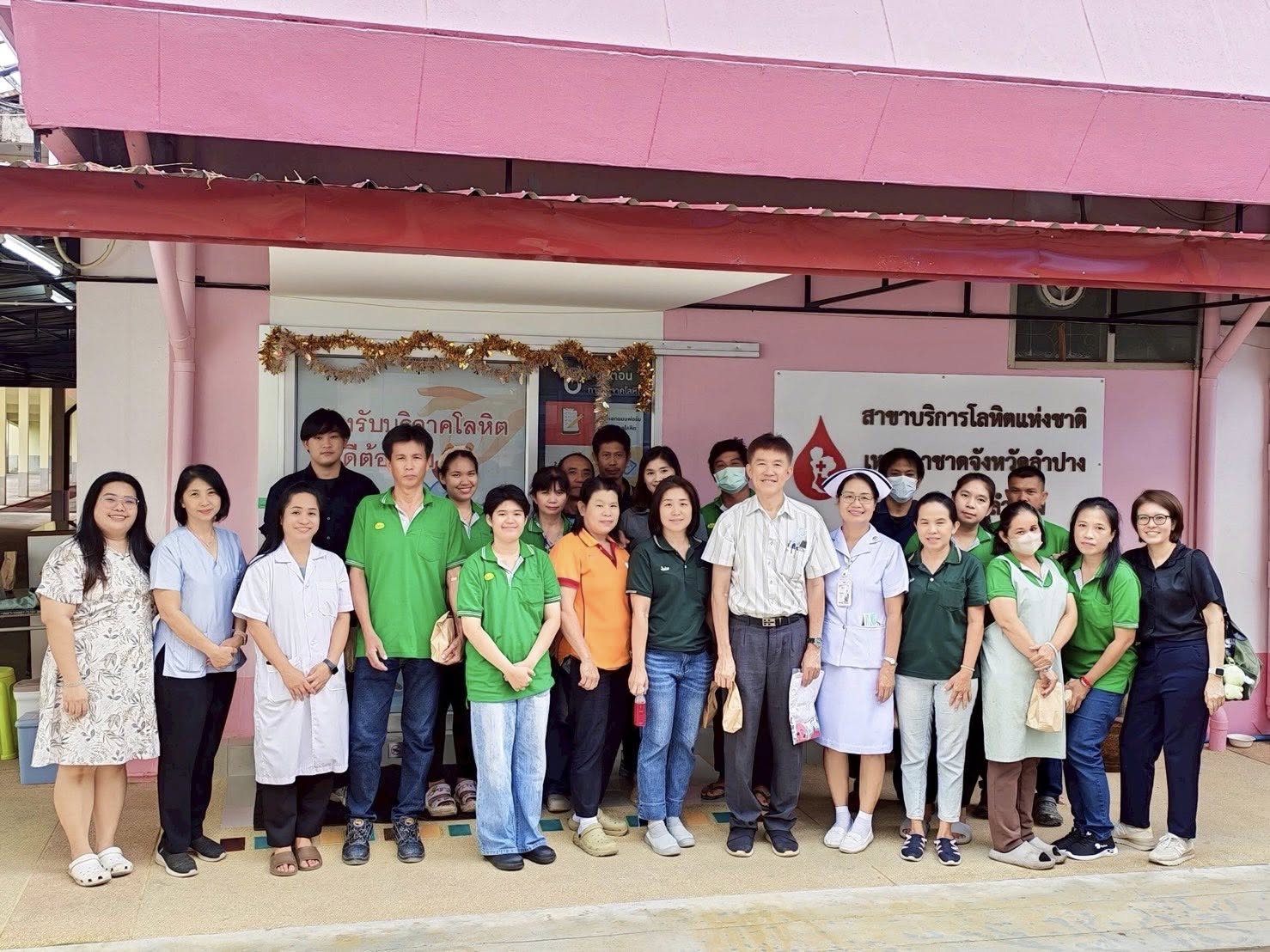 เจ้าหน้าที่งานธนาคารโลหิต ขอขอบคุณ คุณอรรถพล นภาวรรณ ผู้บริหาร บริษัทอินทราเซรามิค จำกัด ได้มอบเงินบริจาคให้กับโรงพยาบาลมะเร็งลำปาง  พร้อมจัดกิจกรรมกา...