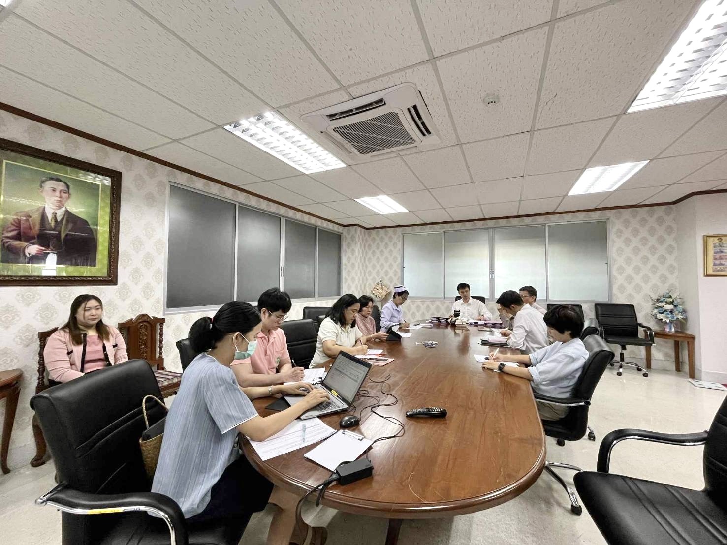 ร่วมประชุมการจัดทำข้อเสนอแนะเพื่อการนำนโยบายกรมการแพทย์สู่การปฏิบัติ 2569 ในวันที่ 21 ตุลาคม 2568 ณ ห้องประชุมผู้อำนวยการ โรงพยาบาลมะเร็งลำปาง