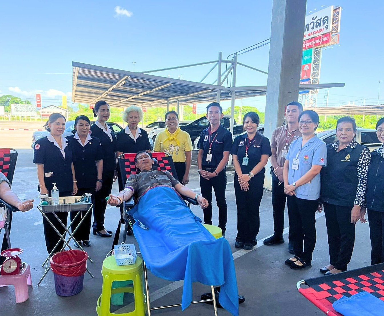 ร่วมกิจกรรมบริจาคโลหิตให้กับผู้ป่วย โดยมี นายณัฐวุฒิ ตระกูลใต้ ผู้จัดการสาขา  บริษัท ซีอาร์ซี ไทวัสดุ จำกัด (สาขาลำปาง) ให้การต้อนรับ พร้อมพนักงานร่วม...