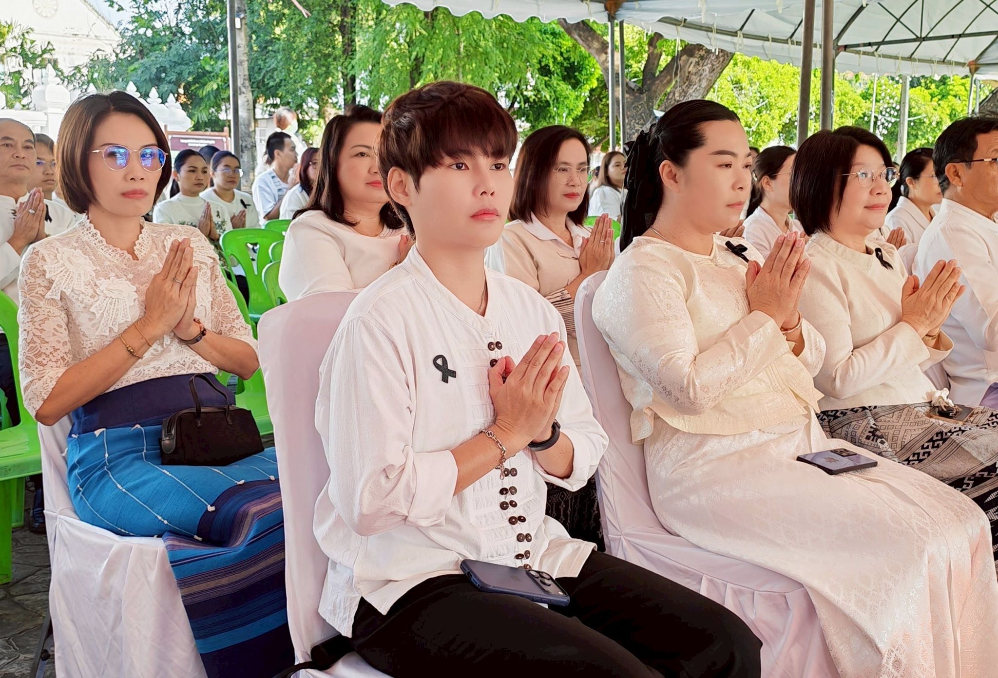 แพทย์หญิงวรภัทร เชิงปัญญา ผู้ช่วยผู้อำนวยการโรงพยาบาล เข้าร่วมพิธีบูชา พิธีสังเวย และพิธีบวงสรวงสิ่งศักดิ์สิทธิ์คู่บ้านคู่เมืองนครลำปาง